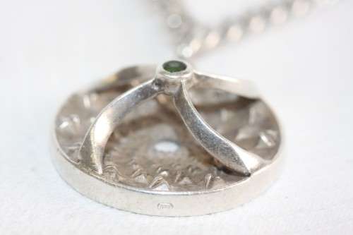 A spectacular large and very unusual sterling silver pendant with a thick silver chain - 72.7g