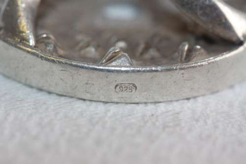 A spectacular large and very unusual sterling silver pendant with a thick silver chain - 72.7g