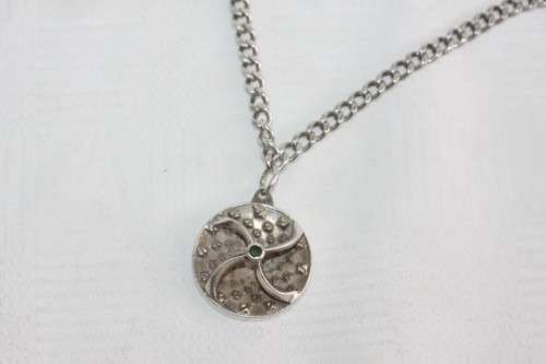 A spectacular large and very unusual sterling silver pendant with a thick silver chain - 72.7g