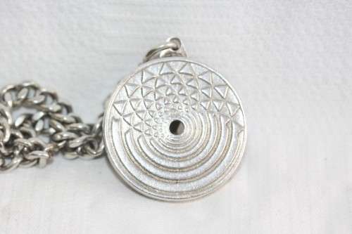 A spectacular large and very unusual sterling silver pendant with a thick silver chain - 72.7g