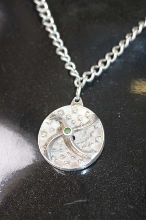 A spectacular large and very unusual sterling silver pendant with a thick silver chain - 72.7g