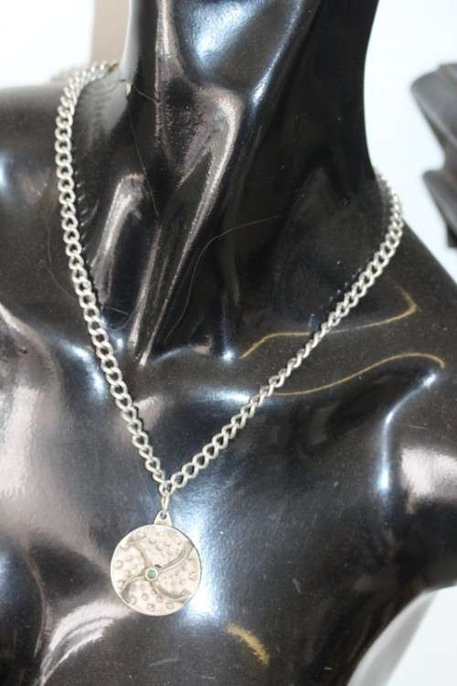 A spectacular large and very unusual sterling silver pendant with a thick silver chain - 72.7g