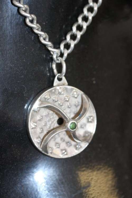 A spectacular large and very unusual sterling silver pendant with a thick silver chain - 72.7g