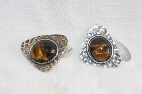 An awesome pair of silver gents chain link cuff-links with round tigers-eye stones