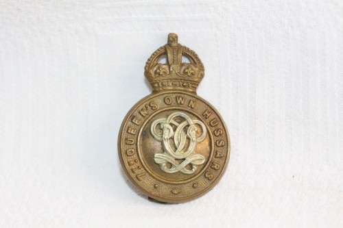 A fantastic British "7th Queen's own Hussars" (Royal Armoured Corps) Light Infantry cap badge