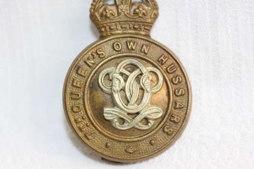 A fantastic British "7th Queen's own Hussars" (Royal Armoured Corps) Light Infantry cap badge
