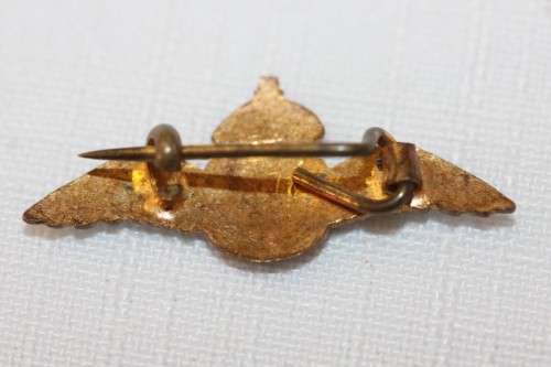 A magnificent (c.1935) Royal Air Force "pilot wings" enameled sweetheart brooch/ pin