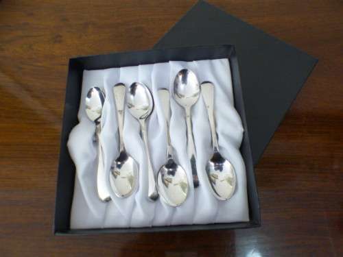 Beautiful boxed set of 12 Sheffield (England) teaspoons in a satin lined box - RS17Sale
