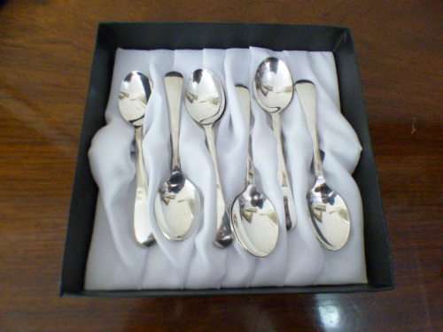 Beautiful boxed set of 12 Sheffield (England) teaspoons in a satin lined box - RS17Sale