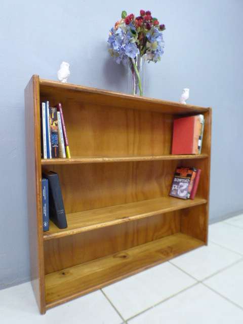 A lovely stylish wooden book case in great condition. Lovely in a study, reading room! RS17Sale