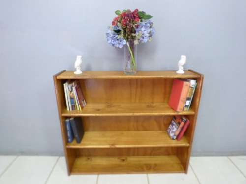 A lovely stylish wooden book case in great condition. Lovely in a study, reading room! RS17Sale