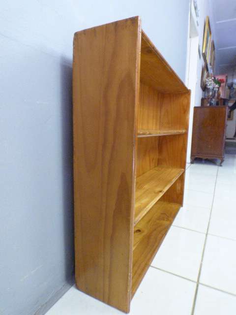 A lovely stylish wooden book case in great condition. Lovely in a study, reading room! RS17Sale