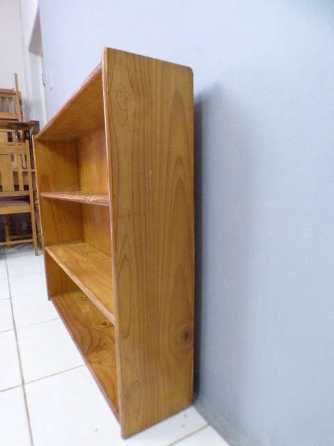 A lovely stylish wooden book case in great condition. Lovely in a study, reading room! RS17Sale