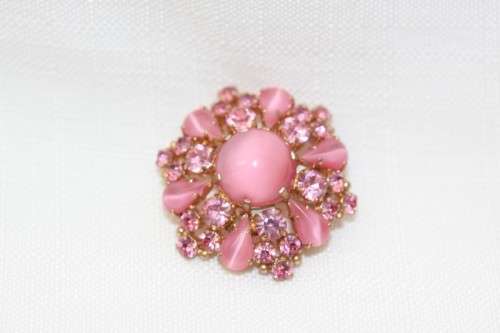 A fantastic collection of three vintage ladies brooches including a Dawu pink Rhinestone brooch