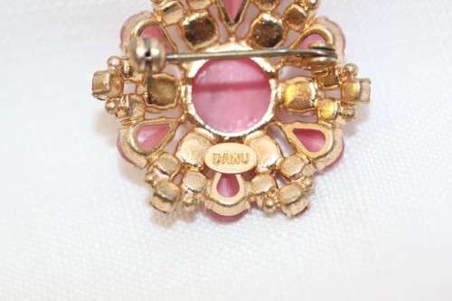 A fantastic collection of three vintage ladies brooches including a Dawu pink Rhinestone brooch