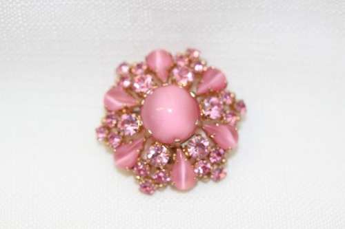 A fantastic collection of three vintage ladies brooches including a Dawu pink Rhinestone brooch