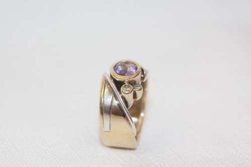 A beautiful 14ct yellow gold and sterling silver ladies ring w/ diamonds and a large Amethyst stone
