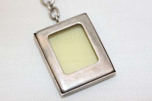 A stunning vintage solid silver photo frame key holder/ chain in fantastic condition