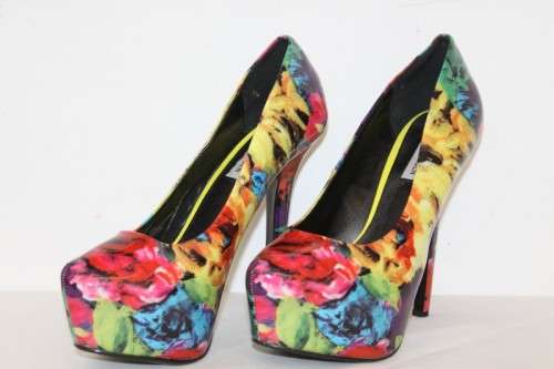A stylish and funky pair of original Steve Madden "DeJeVu" ladies stiletto platform pumps