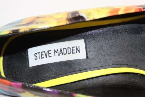 A stylish and funky pair of original Steve Madden "DeJeVu" ladies stiletto platform pumps