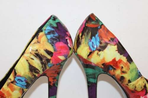 A stylish and funky pair of original Steve Madden "DeJeVu" ladies stiletto platform pumps