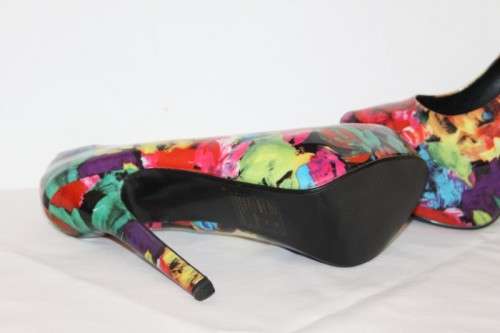 A stylish and funky pair of original Steve Madden "DeJeVu" ladies stiletto platform pumps
