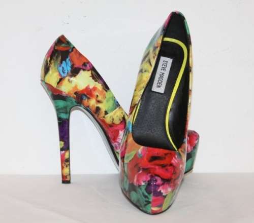 A stylish and funky pair of original Steve Madden "DeJeVu" ladies stiletto platform pumps