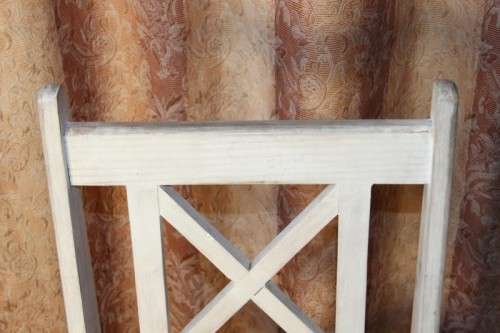 A great looking white painted chair, very trendy shabby chic style - in amazing condition