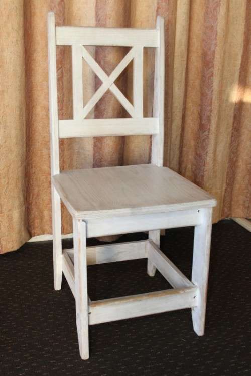 A great looking white painted chair, very trendy shabby chic style - in amazing condition