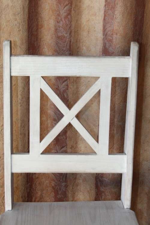 A great looking white painted chair, very trendy shabby chic style - in amazing condition