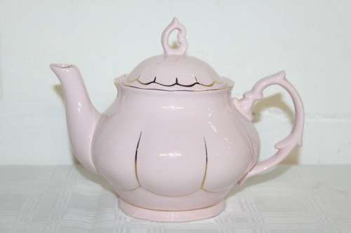 A beautiful Maxwell & Williams "Blush" tea serving set incl. Teapot, mug. milk, sugar & platter