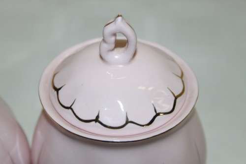 A beautiful Maxwell & Williams "Blush" tea serving set incl. Teapot, mug. milk, sugar & platter