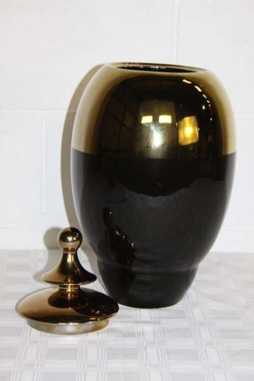A superb X-large "Kremlin" Gold and black ceramic lidded urn vase in excellent condition