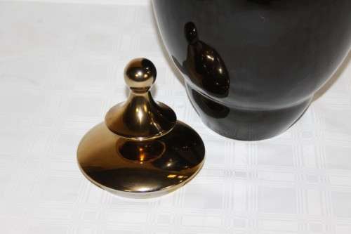A superb X-large "Kremlin" Gold and black ceramic lidded urn vase in excellent condition