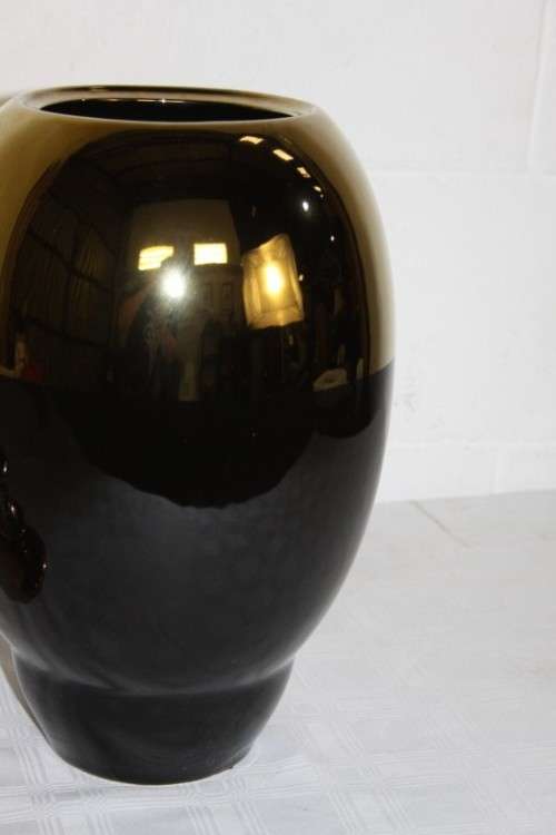 A superb X-large "Kremlin" Gold and black ceramic lidded urn vase in excellent condition