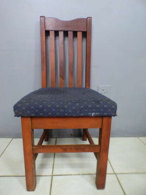 6 lovely vintage dining room chairs, perfect for a refurbishment project.