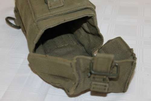 A vintage olive green military water bottle carry bag in very good condition