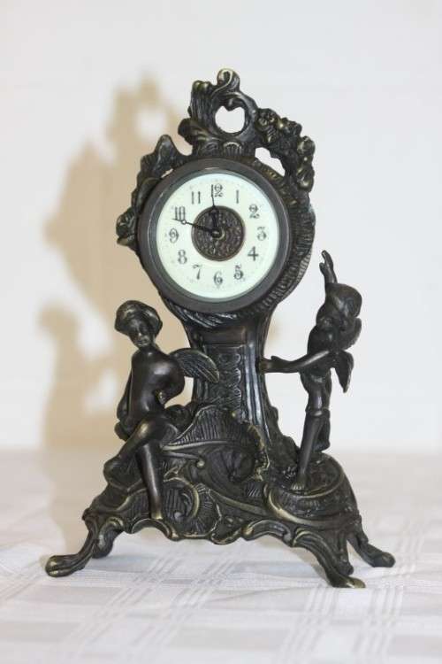 An elegant Victorian bronze revival "cherub" boudoir mantle clock, exquisite detail! Lifespace Sale
