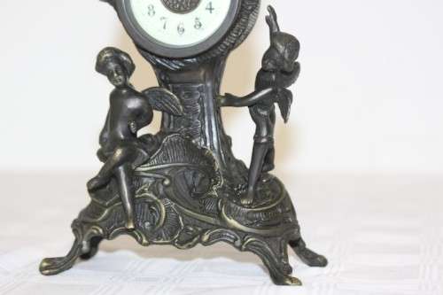 An elegant Victorian bronze revival "cherub" boudoir mantle clock, exquisite detail! Lifespace Sale