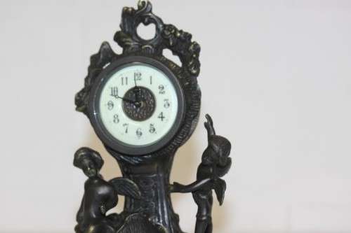 An elegant Victorian bronze revival "cherub" boudoir mantle clock, exquisite detail! Lifespace Sale