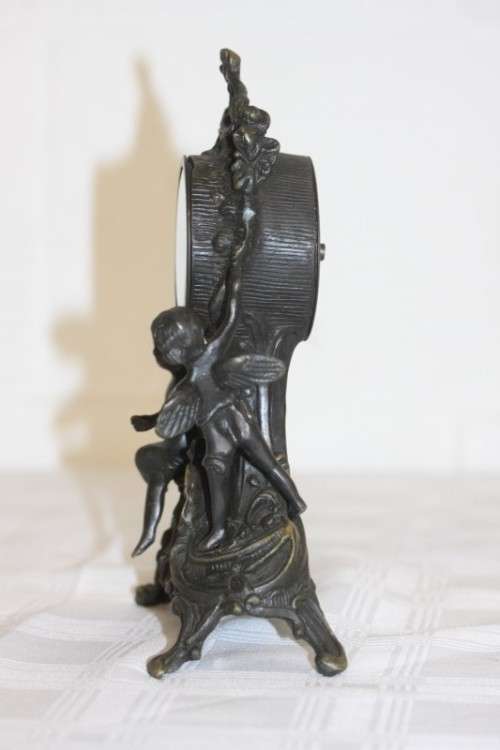 An elegant Victorian bronze revival "cherub" boudoir mantle clock, exquisite detail! Lifespace Sale