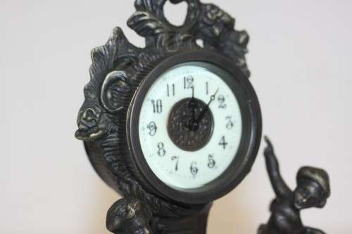 An elegant Victorian bronze revival "cherub" boudoir mantle clock, exquisite detail! Lifespace Sale