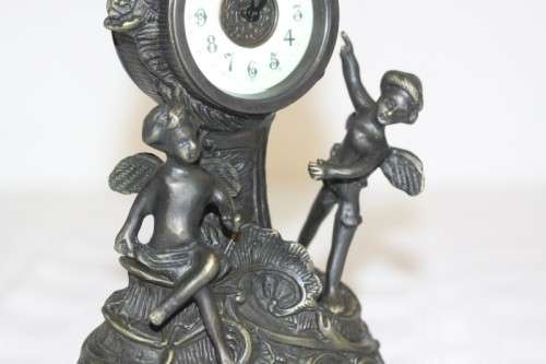 An elegant Victorian bronze revival "cherub" boudoir mantle clock, exquisite detail! Lifespace Sale
