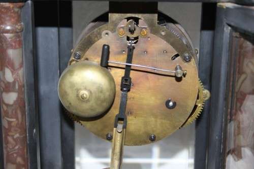 **RS17** A larger red marble & glass double-door pendulum mantle clock w/ a porcelain dial .