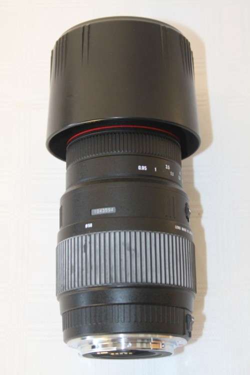 Very versatile Sigma 70-300mm 1:4-5.6 APO macro lens in very good condition - RS17Sale