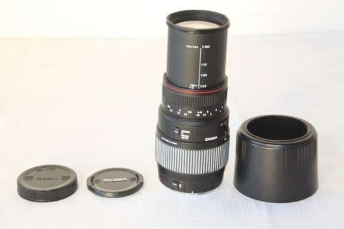 Very versatile Sigma 70-300mm 1:4-5.6 APO macro lens in very good condition - RS17Sale