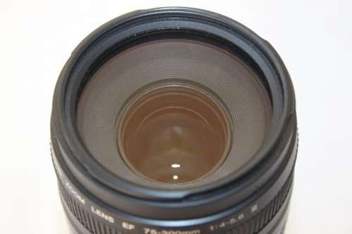 **RS17** A light and versatile Canon 75-300mm 1:4-5.6 macro lens in great condition