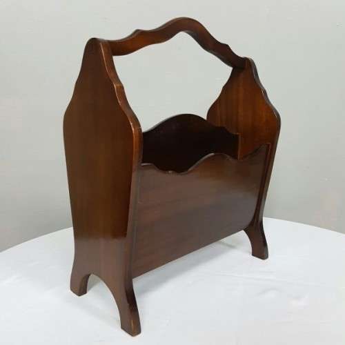 A gorgeous (Large) vintage solidly made magazine stand/ rack with a carry handle in lovely condition