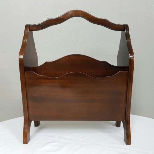 A gorgeous (Large) vintage solidly made magazine stand/ rack with a carry handle in lovely condition