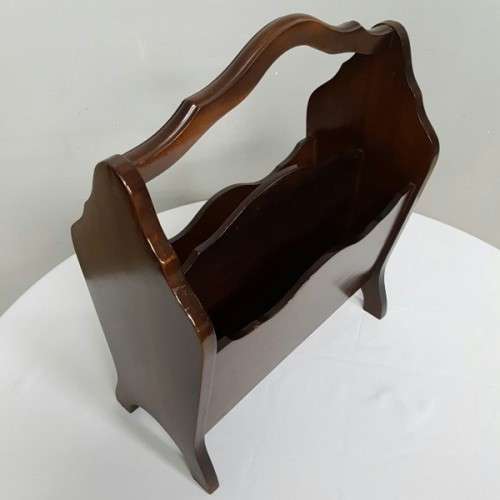 A gorgeous (Large) vintage solidly made magazine stand/ rack with a carry handle in lovely condition